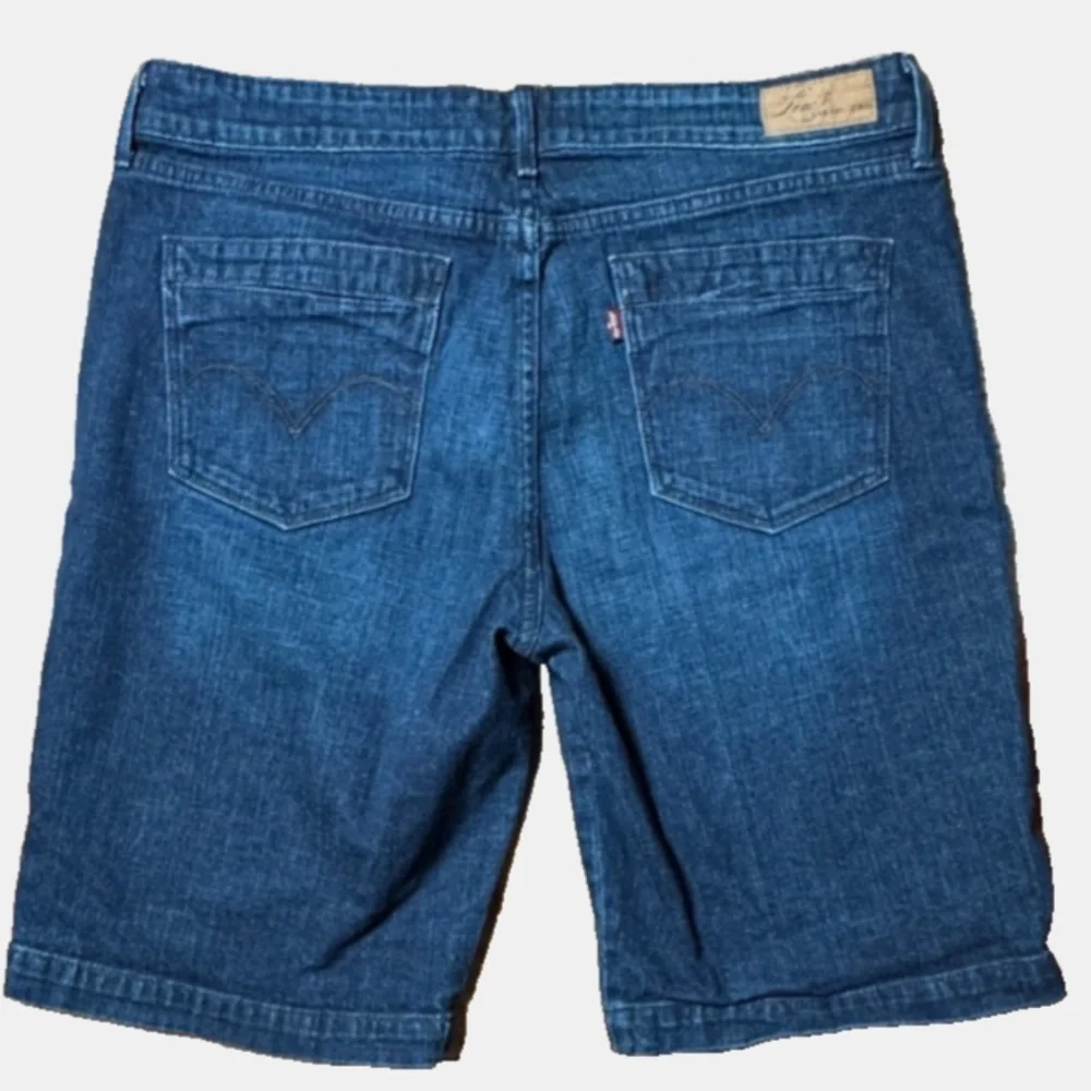 (14/32) **LEVI'S** CLASSIC DEMI CURVE STRETCH DENIM WOMENS JEAN SHORTS